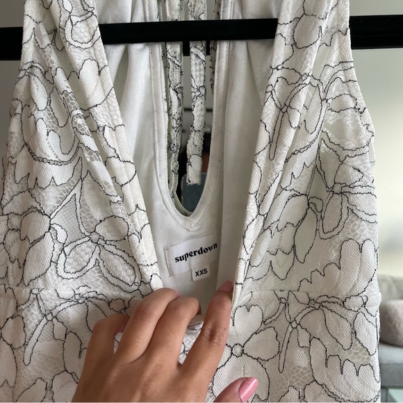 Superdown v neck xxs crop top - Picture 2 of 3